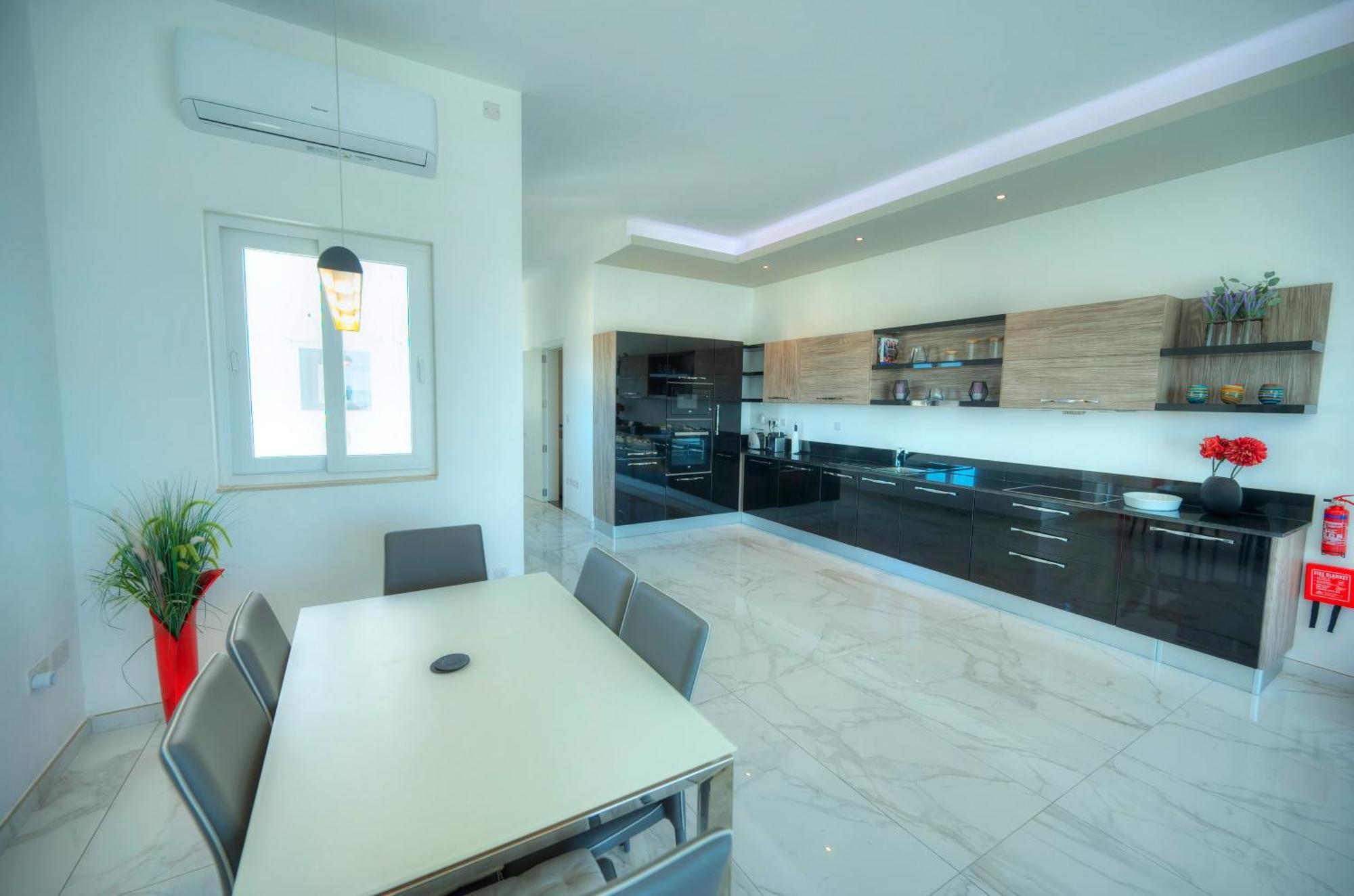 Luxurious Penthouse With 2 Large Terraces Dger1-1 Apartment *
