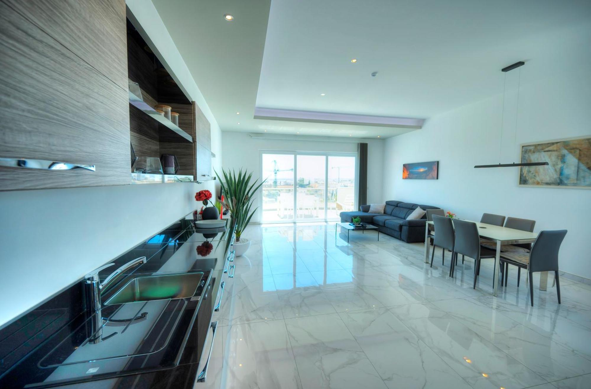 Luxurious Penthouse With 2 Large Terraces Dger1-1 *